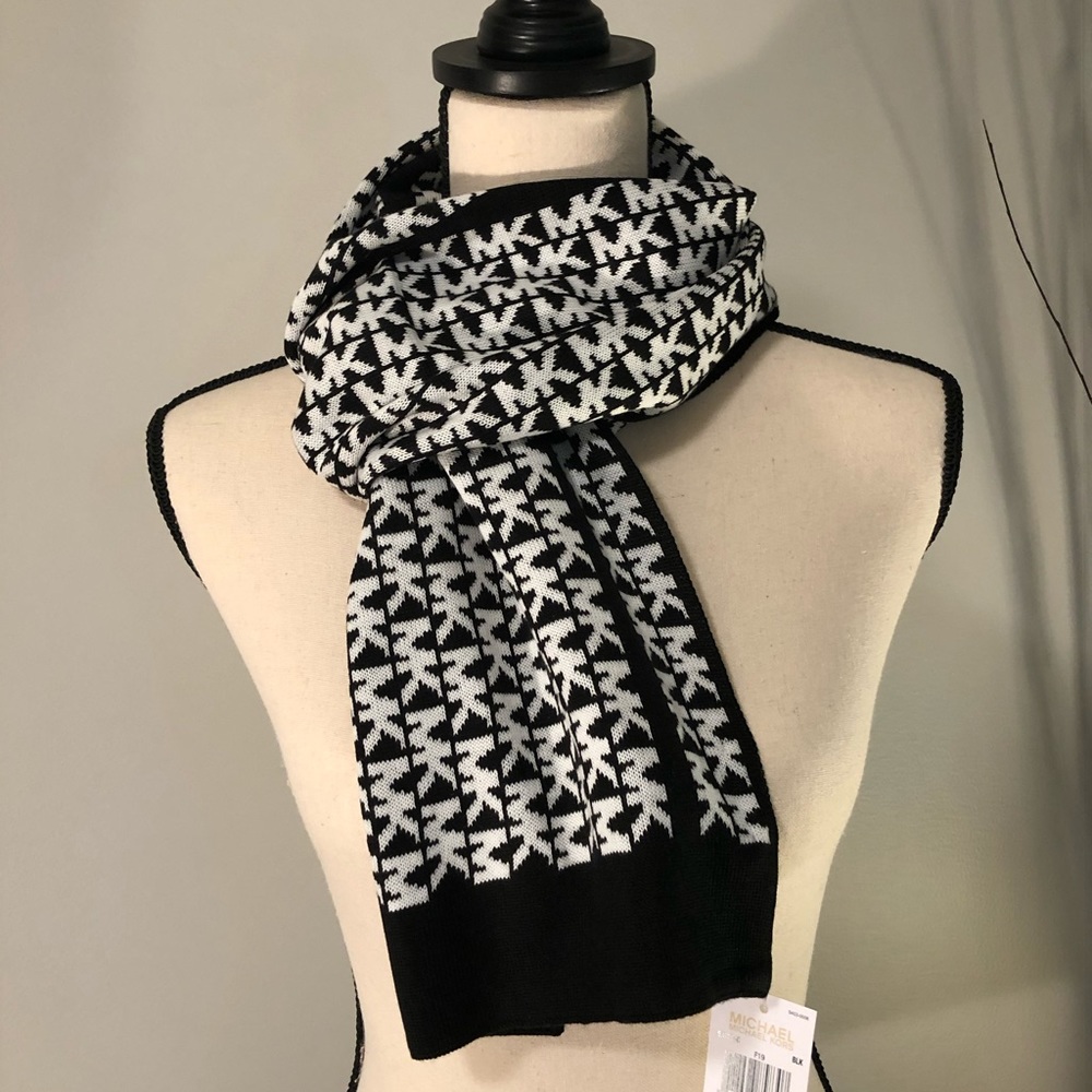 SALE!!! Michael Kors signature blk/white scarf NWT